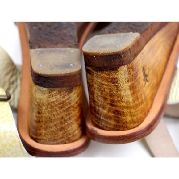 Frye CRINKLE BEIGE REAL LEATHER OPEN TOE 2.5" HEEL WOOD WEDGE SLINGBACK SHOES 8M - Picture 9 of 11